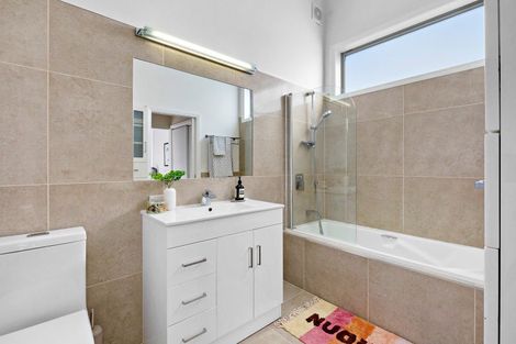 Photo of property in 3b Shalimar Crescent, Khandallah, Wellington, 6035