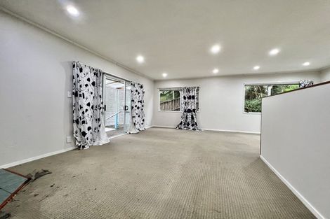 Photo of property in 4 Fernhaven Place, Massey, Auckland, 0614