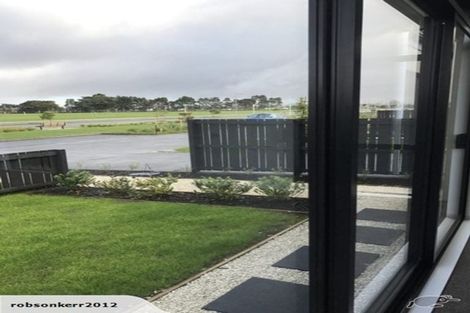 Photo of property in 15 Lieutenant Lane, Papakura, 2110