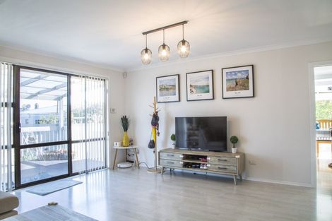 Photo of property in 43 Strid Road, Te Atatu South, Auckland, 0610