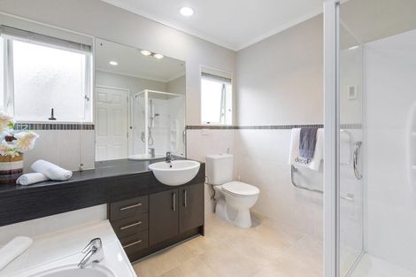 Photo of property in 14 Beros Place, Flat Bush, Auckland, 2016