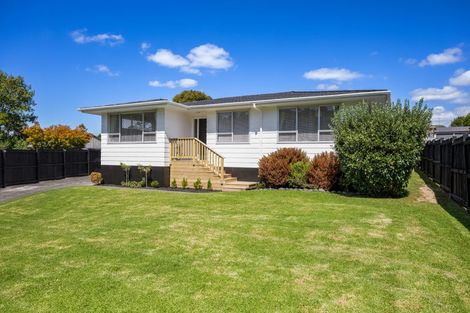 Photo of property in 8 Camphora Place, Ranui, Auckland, 0612