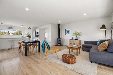 Photo of property in 1/3 Hall Road, Glenfield, Auckland, 0629