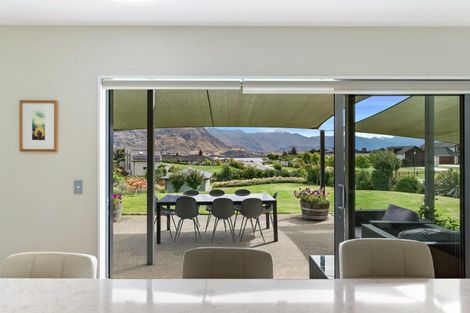 Photo of property in 28 Minaret Ridge, Wanaka, 9305