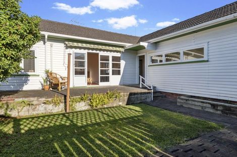 Photo of property in 1/5 Argyle Terrace, Milford, Auckland, 0620
