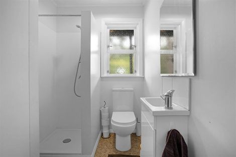 Photo of property in 10 Kereru Bend, Tawa, Wellington, 5028