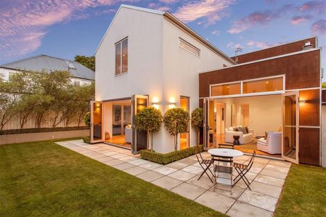 Photo of property in 43 Hawkesbury Avenue, St Albans, Christchurch, 8014