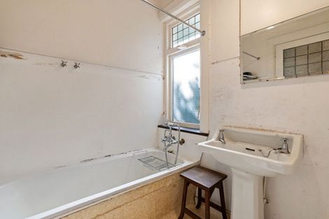Photo of property in 2 Mersey Street, Island Bay, Wellington, 6023