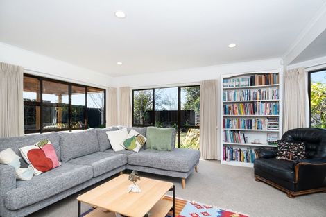 Photo of property in 11 Javelin Place, West Harbour, Auckland, 0618