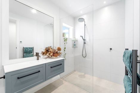 Photo of property in 12 Sandpiper Avenue, Point Wells, 0986