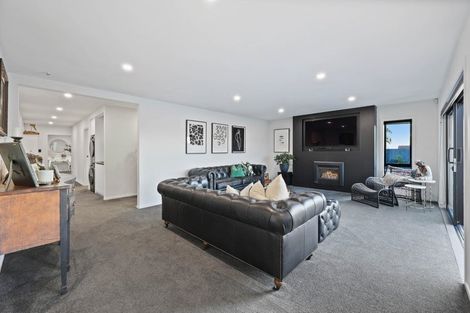 Photo of property in 2 Somerville Road, Shelly Park, Auckland, 2014