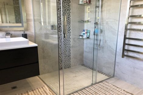 Photo of property in 2/2 Lynngate Place, Hillcrest, Auckland, 0627