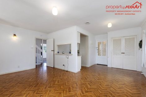 Photo of property in 537 Glenfield Road, Glenfield, Auckland, 0629