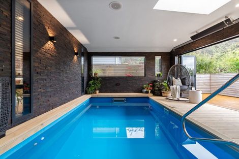 Photo of property in 5 Riroriro Close, Crofton Downs, Wellington, 6035