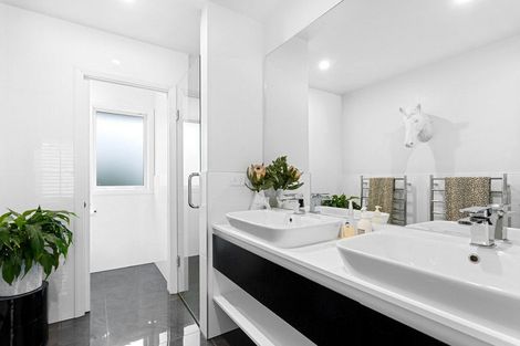 Photo of property in 2 Snowdon Road, Fendalton, Christchurch, 8052