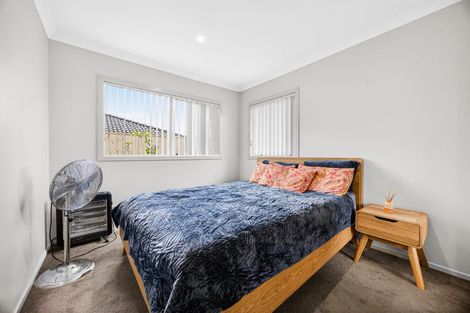 Photo of property in 37 Riverglade Parkway, Te Atatu South, Auckland, 0610