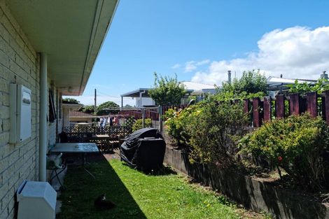 Photo of property in 2/2 Broadway, Waitara, 4320