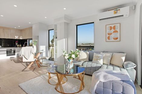 Photo of property in 15 Locket Road, Glenfield, Auckland, 0629