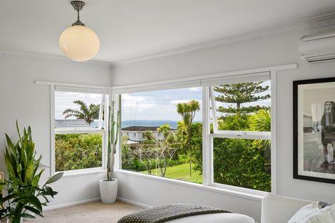 Photo of property in 3/619 Beach Road, Rothesay Bay, Auckland, 0630
