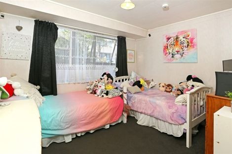 Photo of property in 1 Marlene Avenue, Te Atatu South, Auckland, 0610