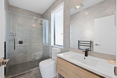 Photo of property in 39 Syd Grant Crescent, Orewa, 0931