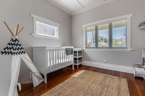 Photo of property in 2 Tennyson Street, Northcote Point, Auckland, 0627