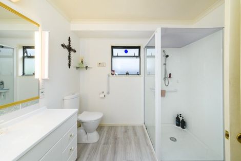 Photo of property in 18 Winston Avenue, Hokowhitu, Palmerston North, 4410
