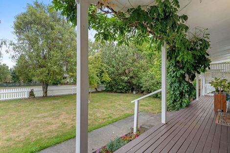 Photo of property in 2 Loasby Place, Greytown, 5712