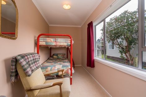 Photo of property in 8 Miro Street, Kaka Point, 9271
