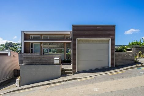 Photo of property in 51 Tiketike Way, Brooklyn, Wellington, 6021