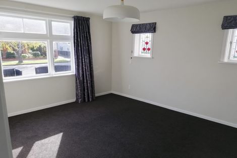 Photo of property in 10f1- Victoria Street, Ebdentown, Upper Hutt, 5018