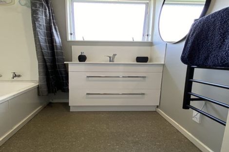 Photo of property in 2/12 Duncan Avenue, Te Atatu South, Auckland, 0610