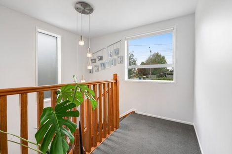 Photo of property in 1/302 Sunset Road, Windsor Park, Auckland, 0632