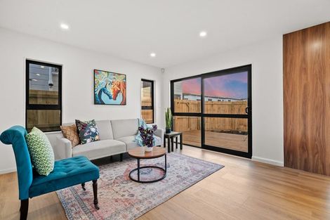 Photo of property in 1/32 Tapuwae Way, Mangere Bridge, 2022