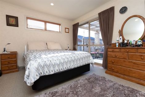 Photo of property in 19 Sovereign Isle Lane, Rototuna, Hamilton, 3210