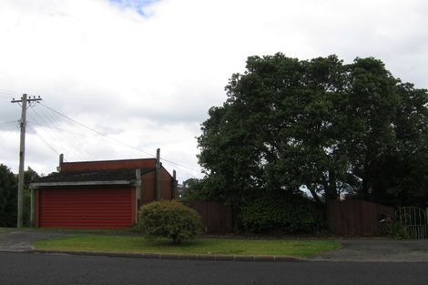 Photo of property in 27 Beach Haven Road, Beach Haven, Auckland, 0626