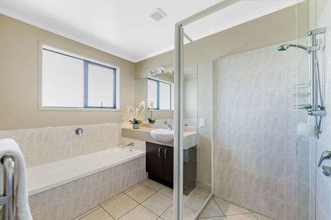 Photo of property in 66 Grovenor Drive, Orewa, 0931