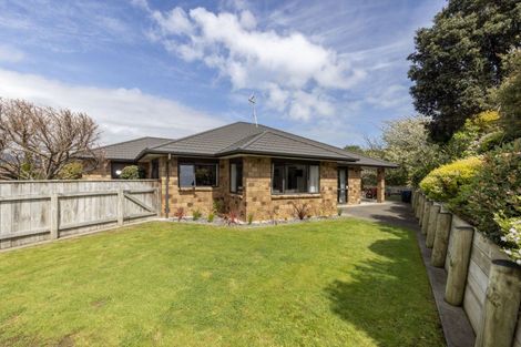 Photo of property in 33 Gandalf Crescent, Paraparaumu, 5032