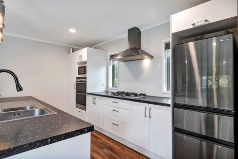 Photo of property in 122 Pohutukawa Place, Waiwhakaiho, New Plymouth, 4312