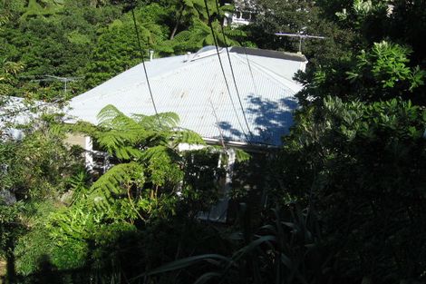 Photo of property in 2/139 Kelburn Parade, Kelburn, Wellington, 6012