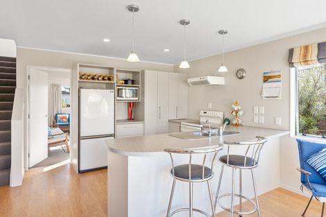 Photo of property in 114 Field Way, Waikanae Beach, Waikanae, 5036