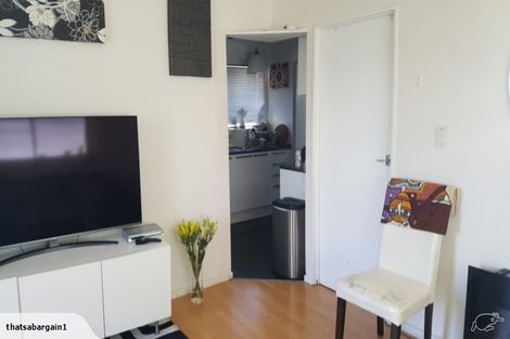 Photo of property in 18/125u Queens Drive, Lyall Bay, Wellington, 6022