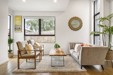 Photo of property in 61a Knights Road, Rothesay Bay, Auckland, 0630