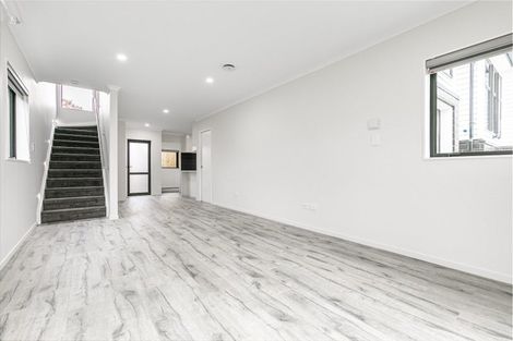 Photo of property in 84 Godley Road, Green Bay, Auckland, 0604
