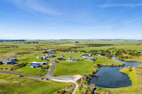 Photo of property in 6 Ironsands, Waverley, 4591