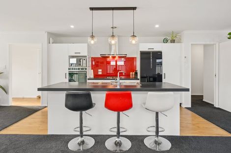 Photo of property in 17 Te Kaeaea Crescent, Wallaceville, Upper Hutt, 5018
