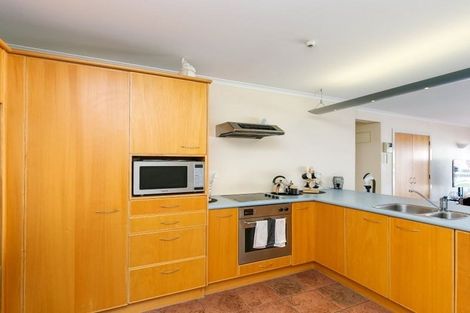 Photo of property in Endeavour Apartments, 125u6 Thorndon Quay, Pipitea, Wellington, 6011