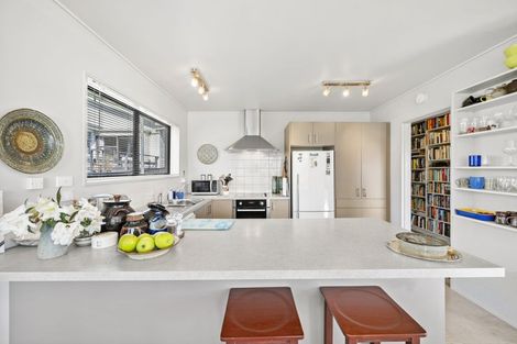 Photo of property in 74a Beauchamp Street, Karori, Wellington, 6012