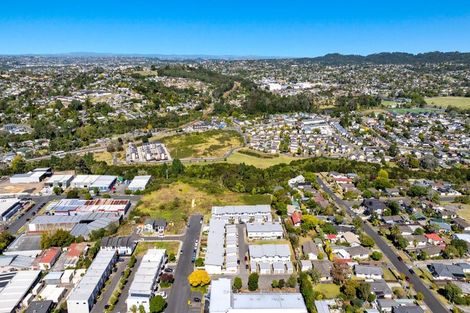 Photo of property in 4/3 Hulme Place, Henderson, Auckland, 0612