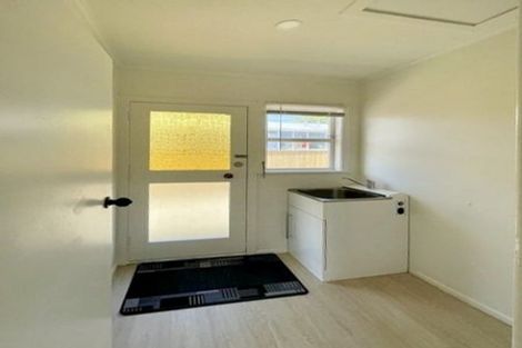 Photo of property in 104 Edmonton Road, Henderson, Auckland, 0612